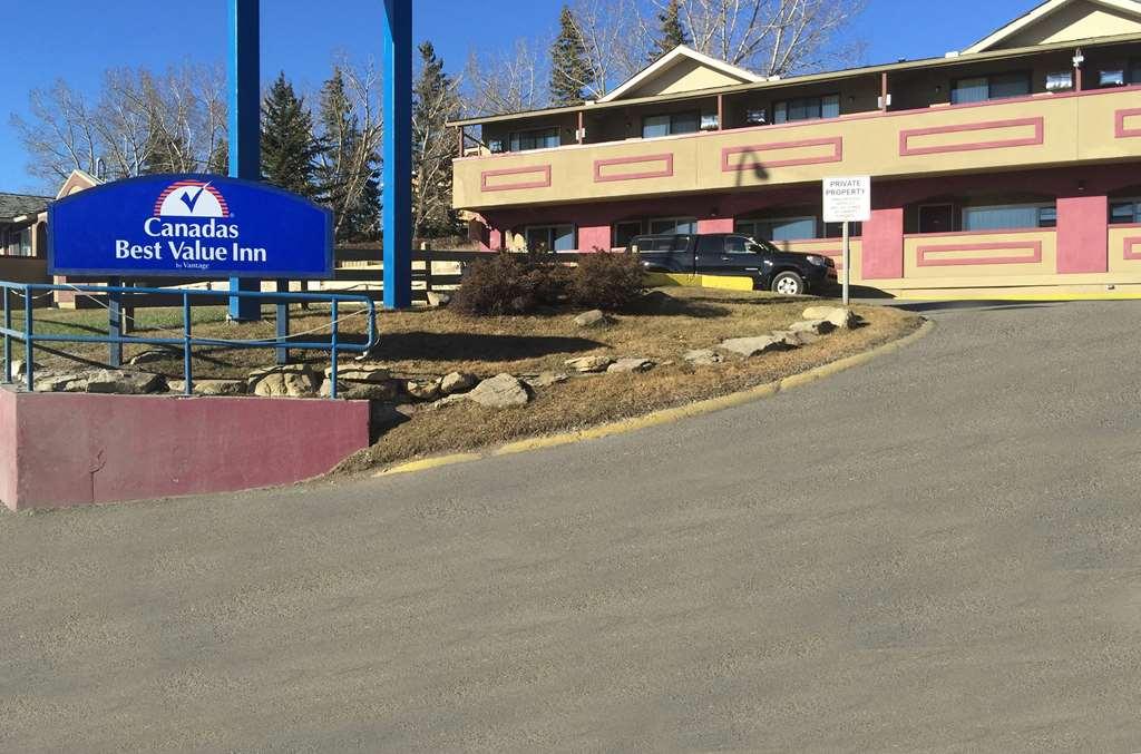Canadas Best Value Inn Chinook Station YYC Exterior foto