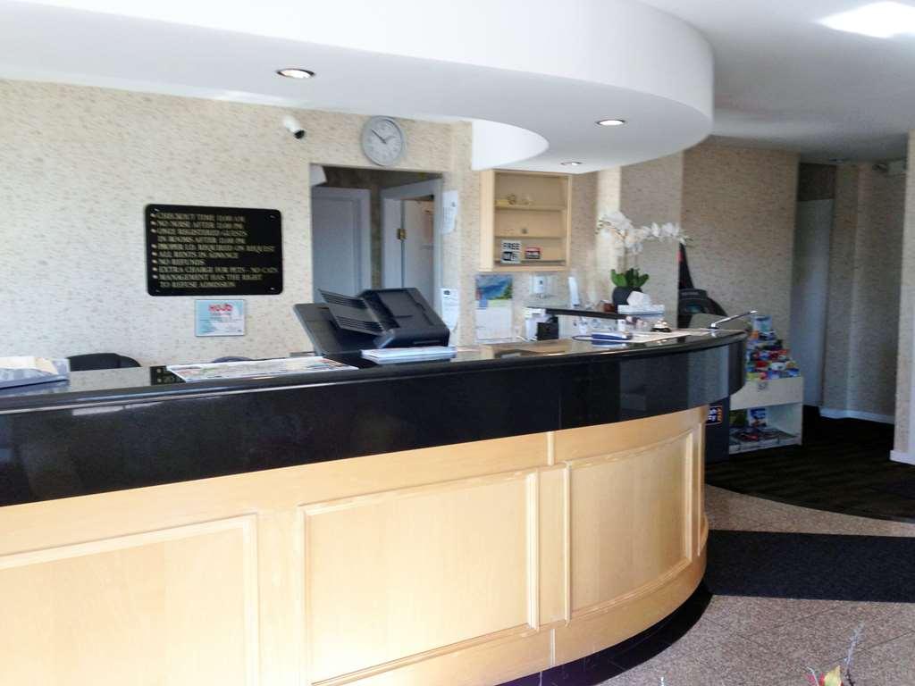 Canadas Best Value Inn Chinook Station YYC Interior foto
